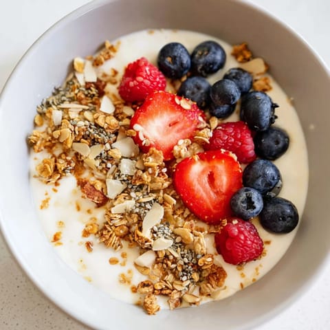 Joghurt Granola Beeren Bowl